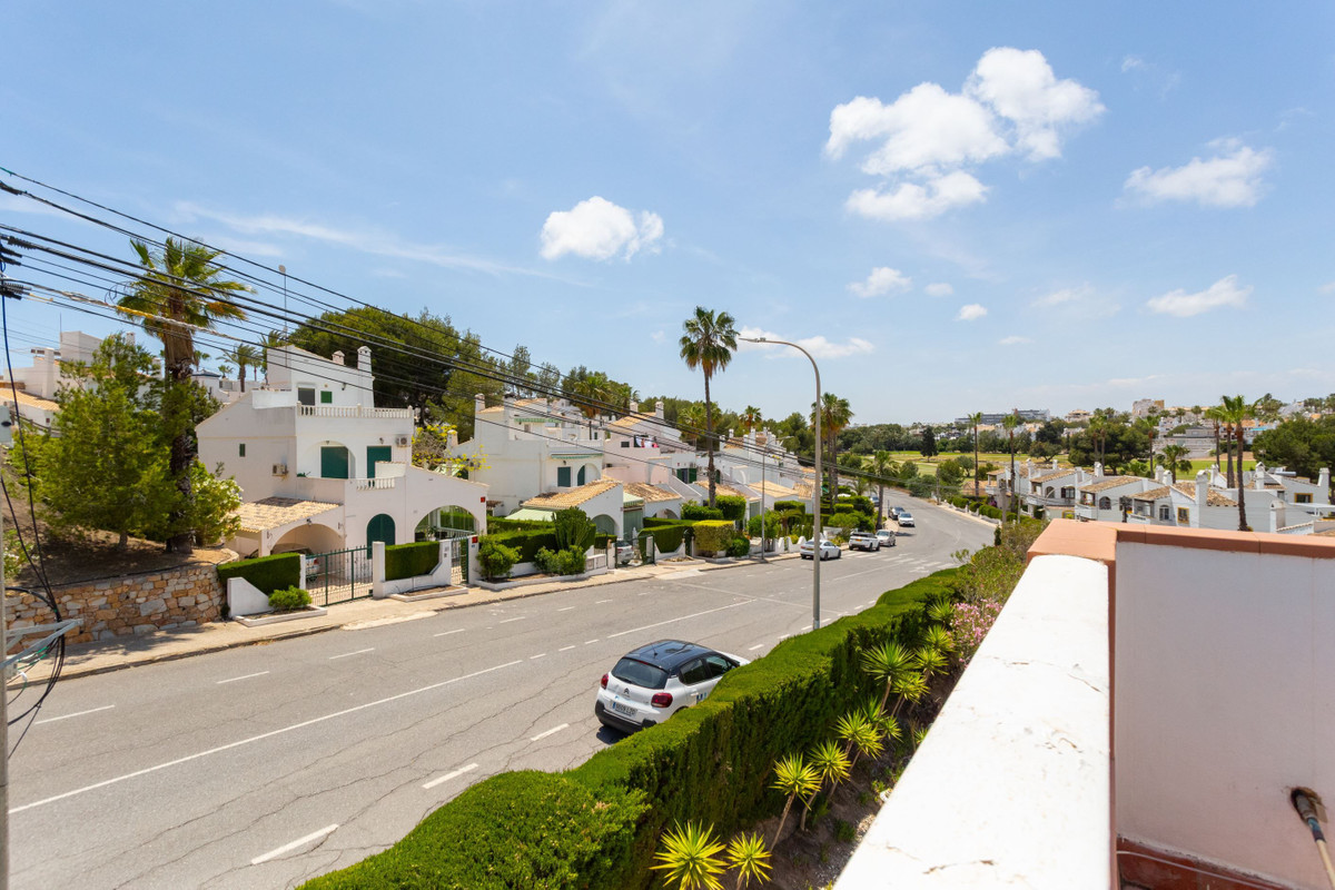 ShowFeedImage House – Detached Villa in Orihuela