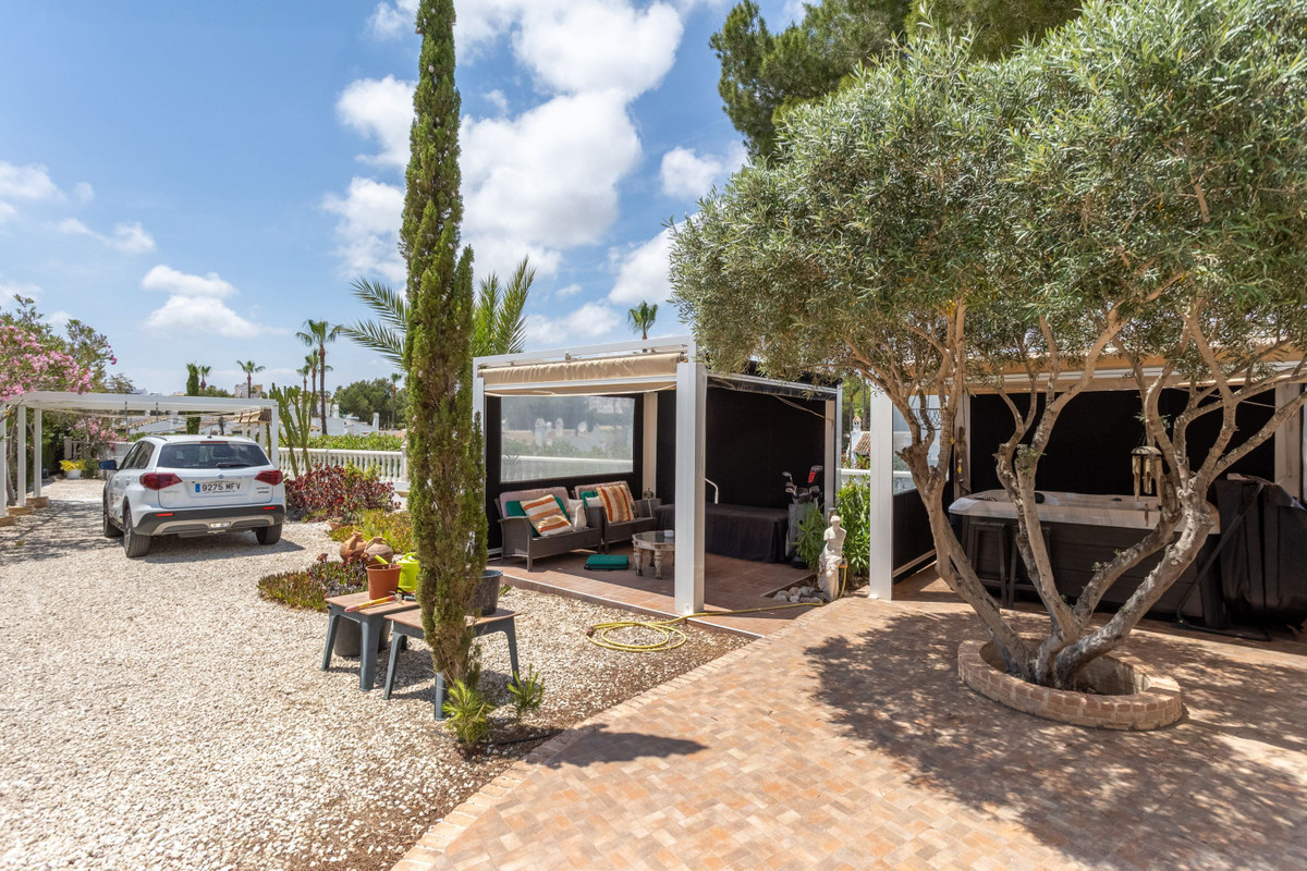 ShowFeedImage House – Detached Villa in Orihuela