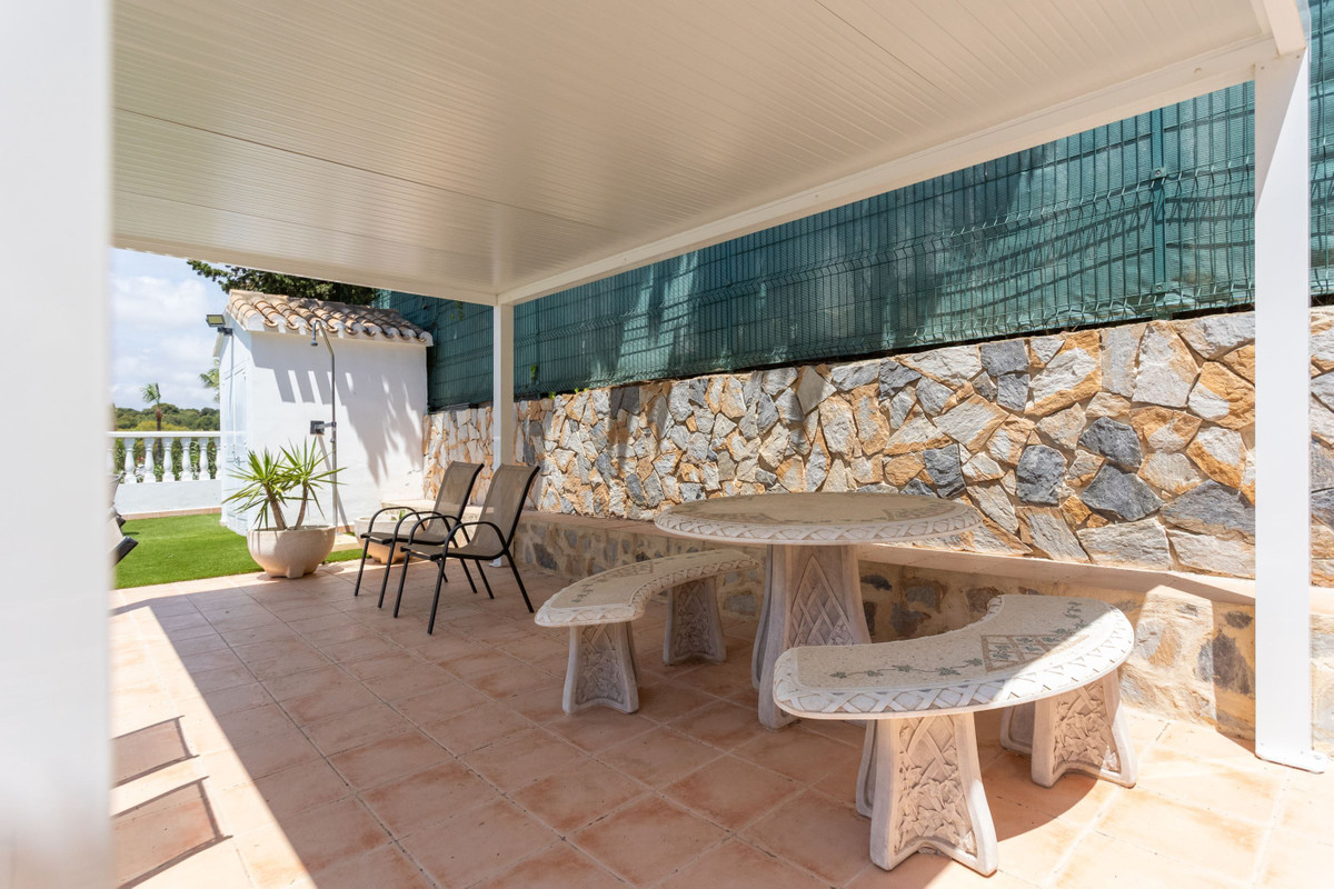 ShowFeedImage House – Detached Villa in Orihuela