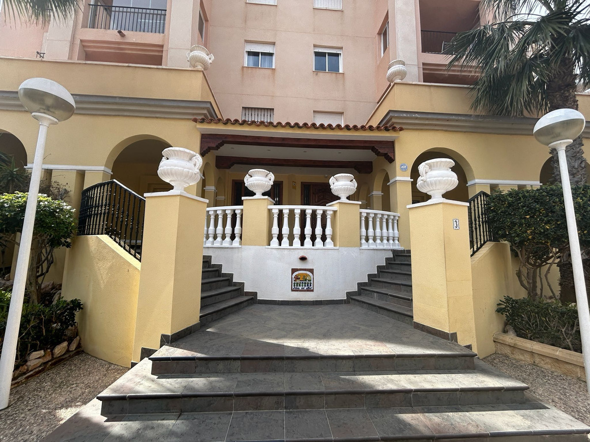 Apartment – Middle Floor Apartment in Torrevieja