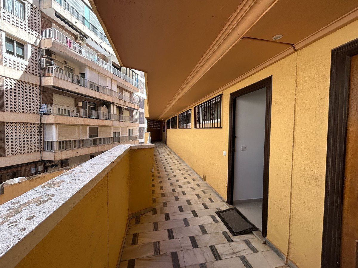Apartment – Middle Floor Apartment in Torrevieja