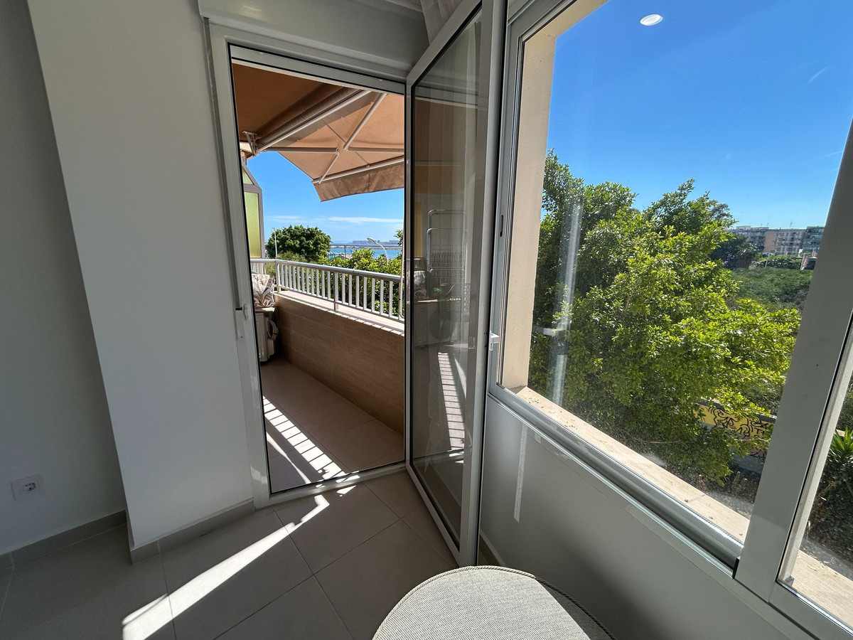 Apartment – Middle Floor Apartment in Torrevieja
