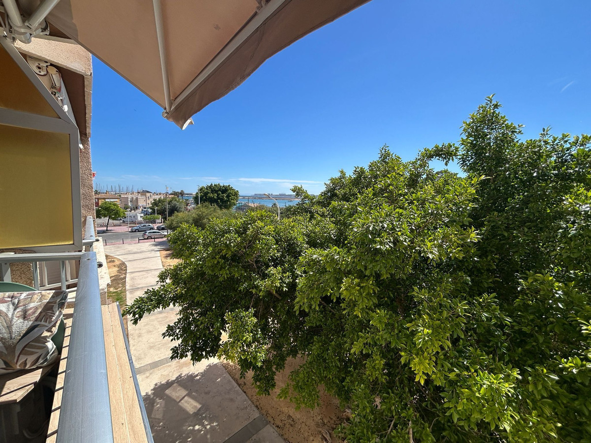 Apartment – Middle Floor Apartment in Torrevieja