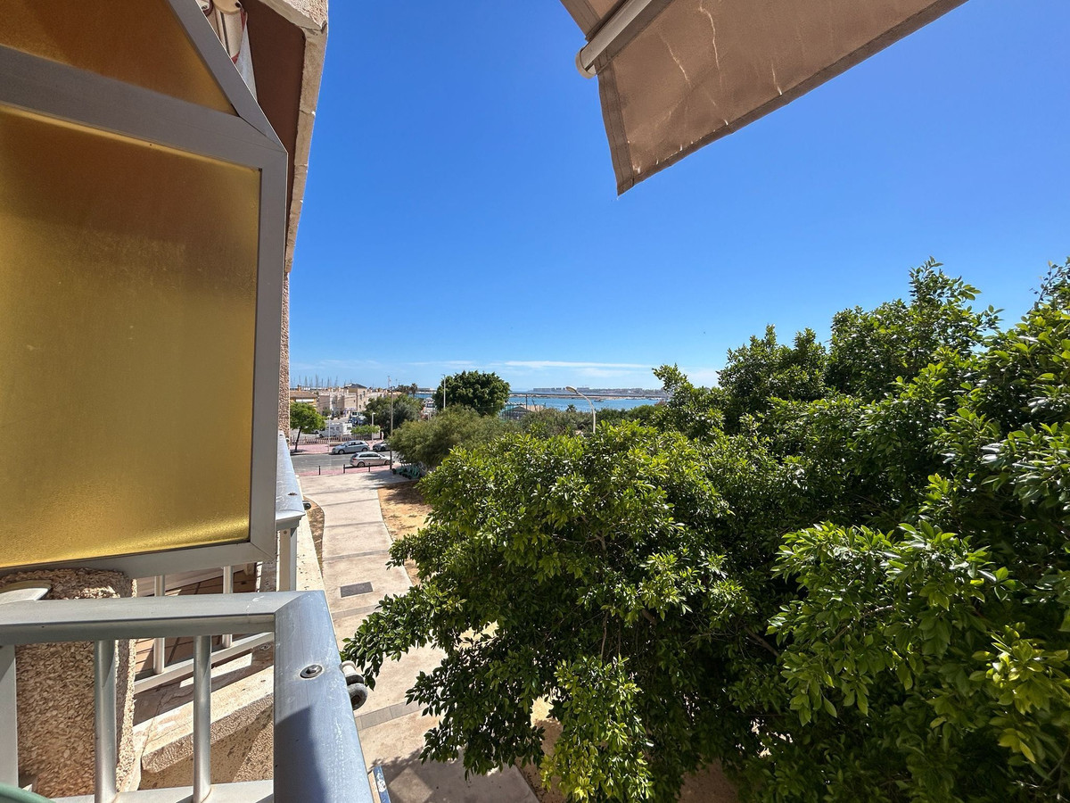 Apartment – Middle Floor Apartment in Torrevieja