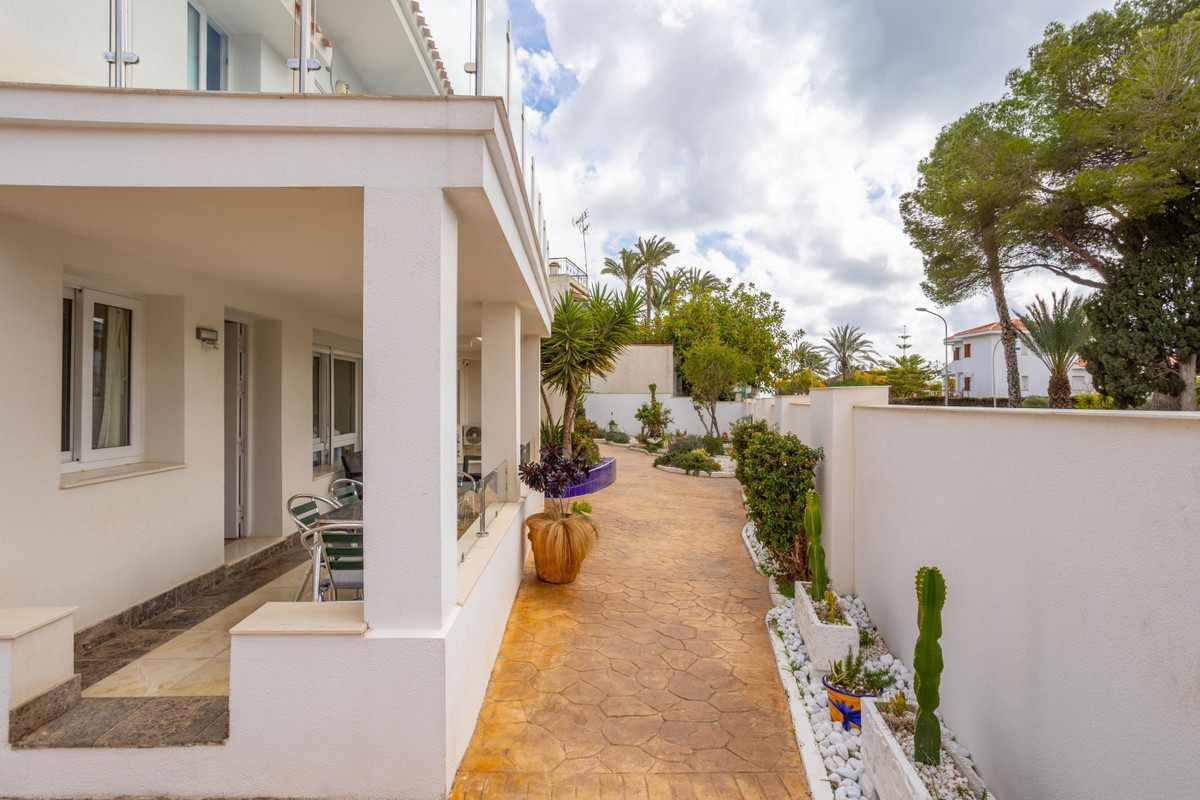 ShowFeedImage House – Detached Villa in Orihuela