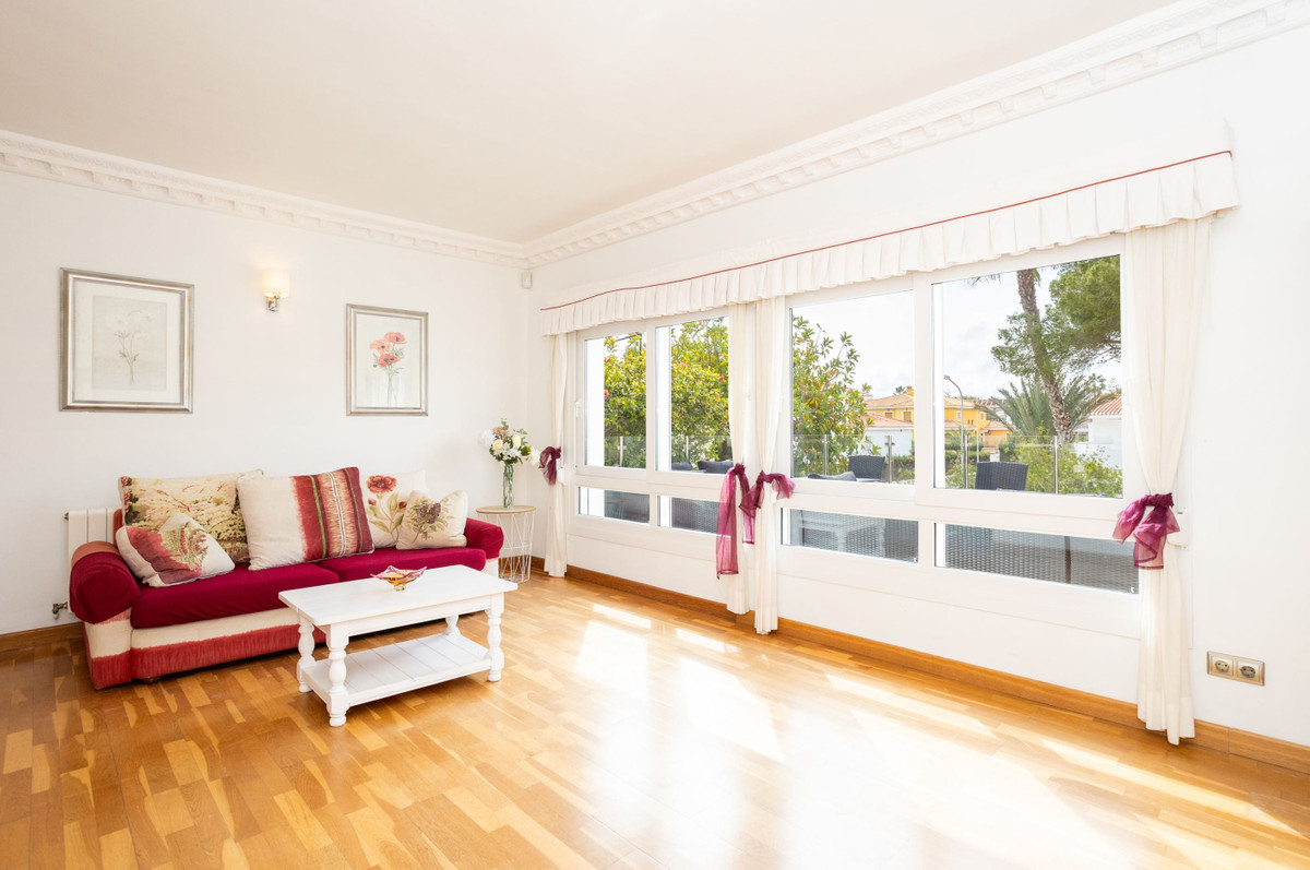 ShowFeedImage House – Detached Villa in Orihuela