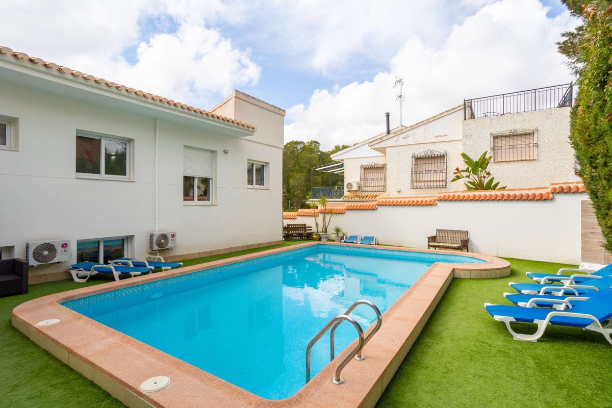 ShowFeedImage House – Detached Villa in Orihuela