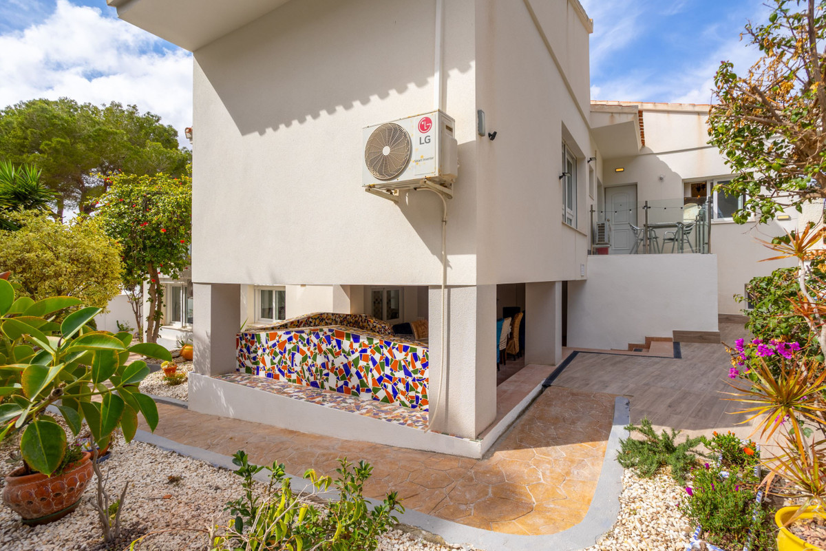 ShowFeedImage House – Detached Villa in Orihuela
