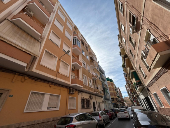 Apartment – Middle Floor Apartment in Alicante City