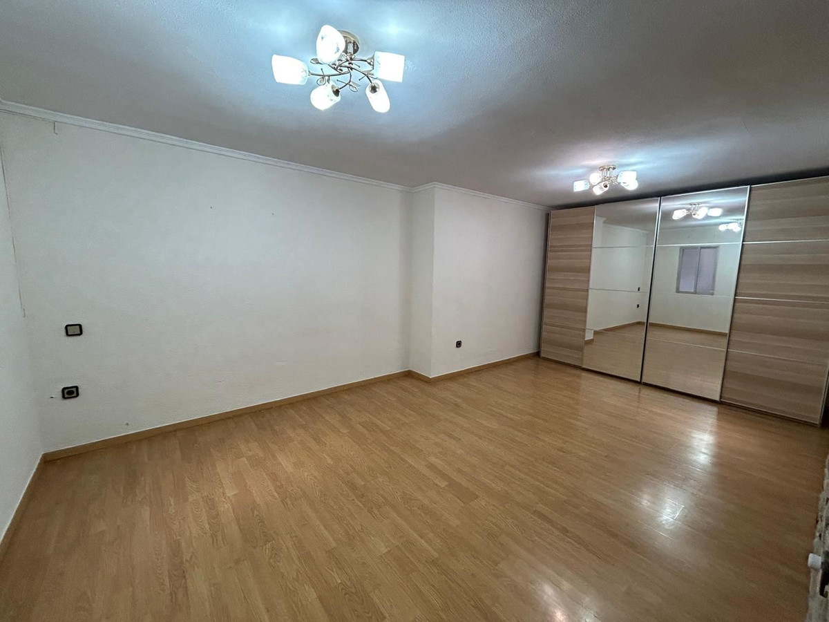ShowFeedImage Apartment – Middle Floor Apartment in Alicante City