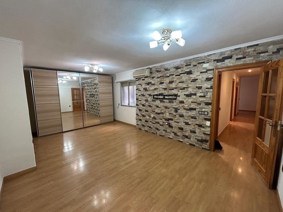 ShowFeedImage Apartment – Middle Floor Apartment in Alicante City
