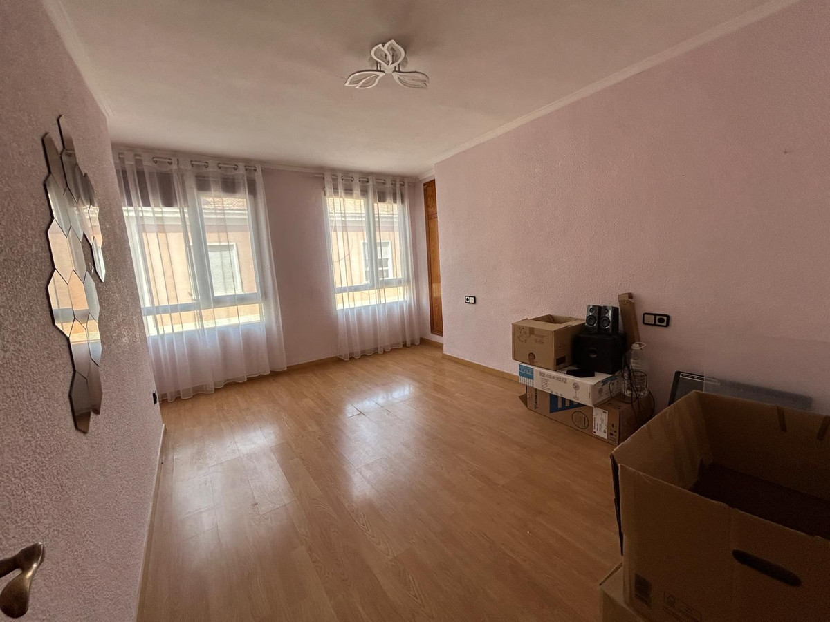 ShowFeedImage Apartment – Middle Floor Apartment in Alicante City