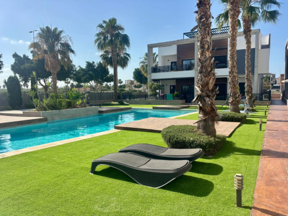 Apartment – Top Floor Apartment in Guardamar del Segura