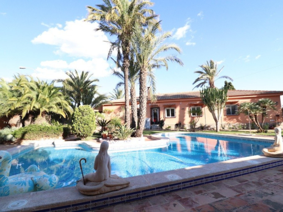 House – Detached Villa in Torrevieja