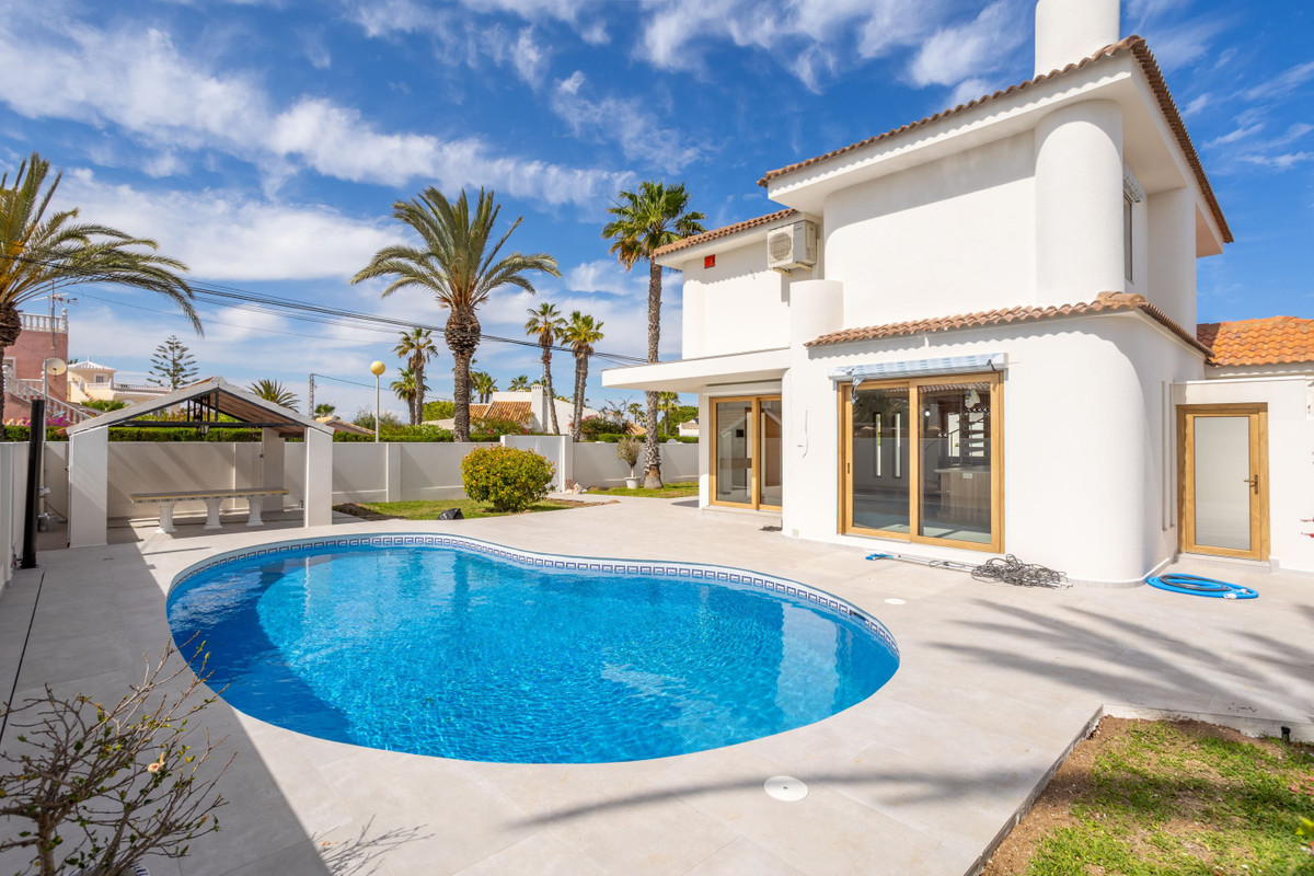 ShowFeedImage House – Detached Villa in Orihuela