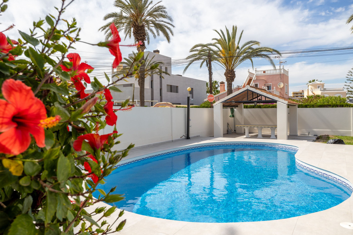 ShowFeedImage House – Detached Villa in Orihuela