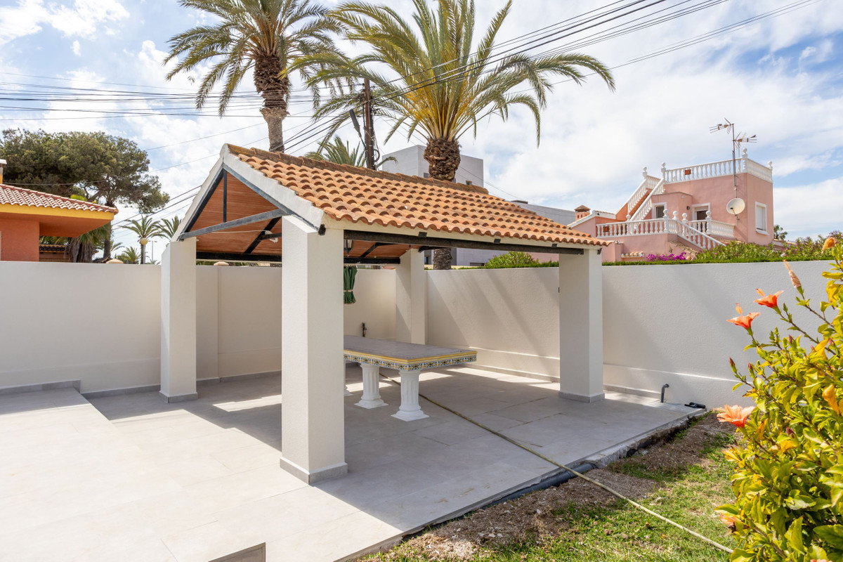 ShowFeedImage House – Detached Villa in Orihuela