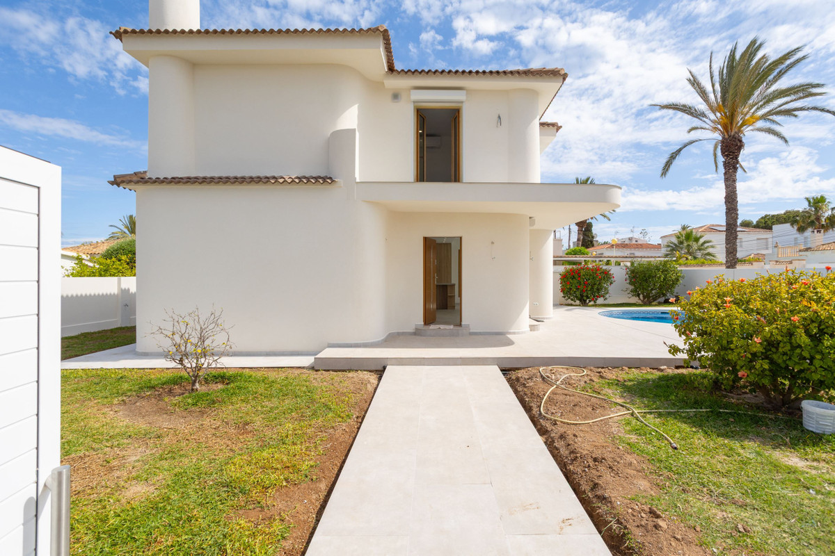ShowFeedImage House – Detached Villa in Orihuela