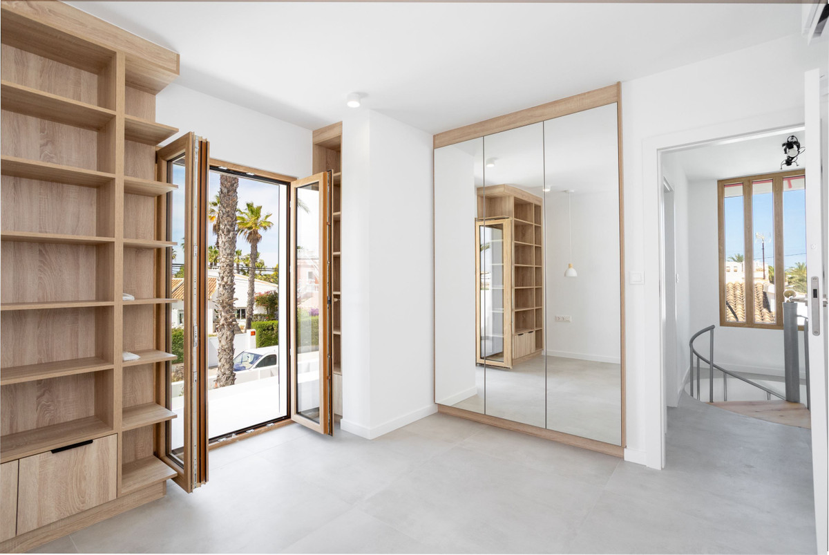 ShowFeedImage House – Detached Villa in Orihuela