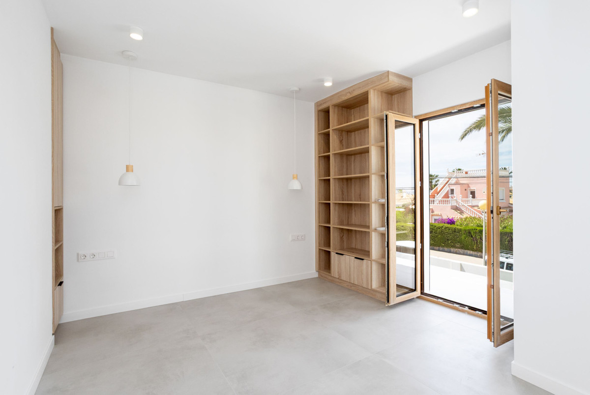 ShowFeedImage House – Detached Villa in Orihuela