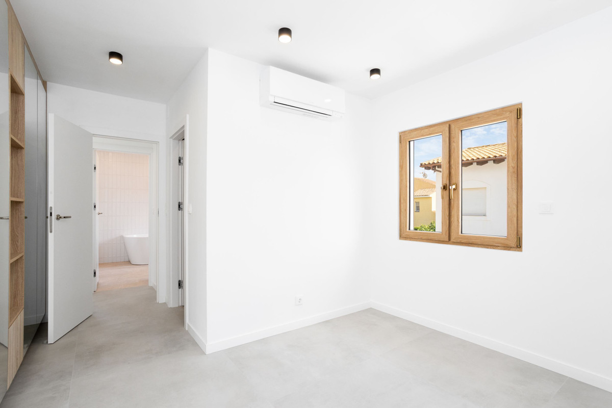 ShowFeedImage House – Detached Villa in Orihuela