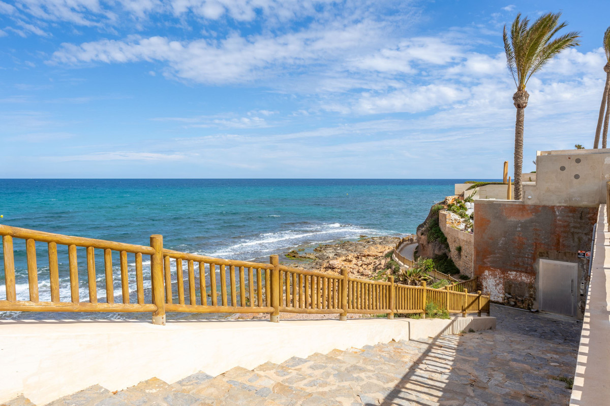 ShowFeedImage House – Detached Villa in Orihuela
