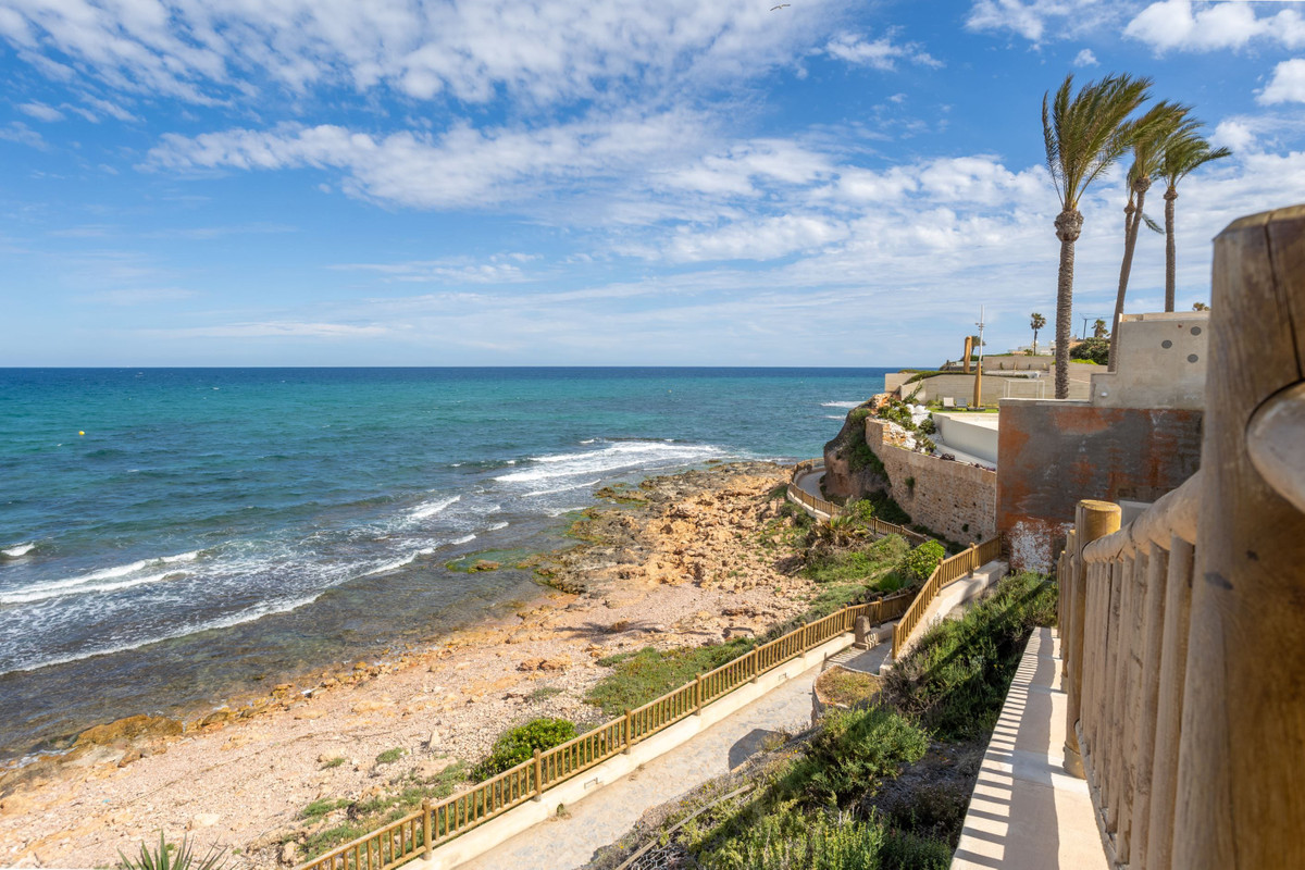 ShowFeedImage House – Detached Villa in Orihuela