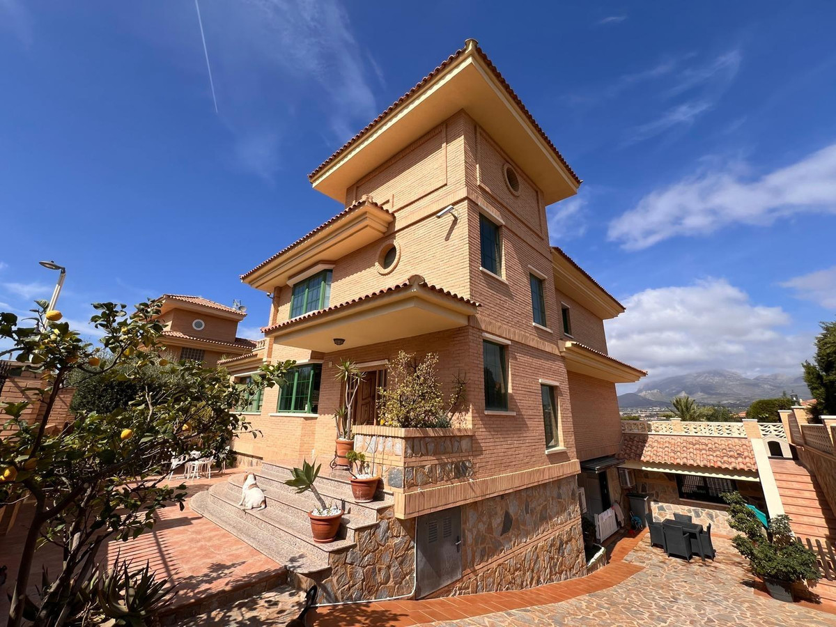 ShowFeedImage House – Bungalow in Benidorm