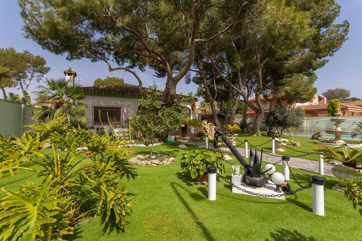 ShowFeedImage House – Detached Villa in Orihuela