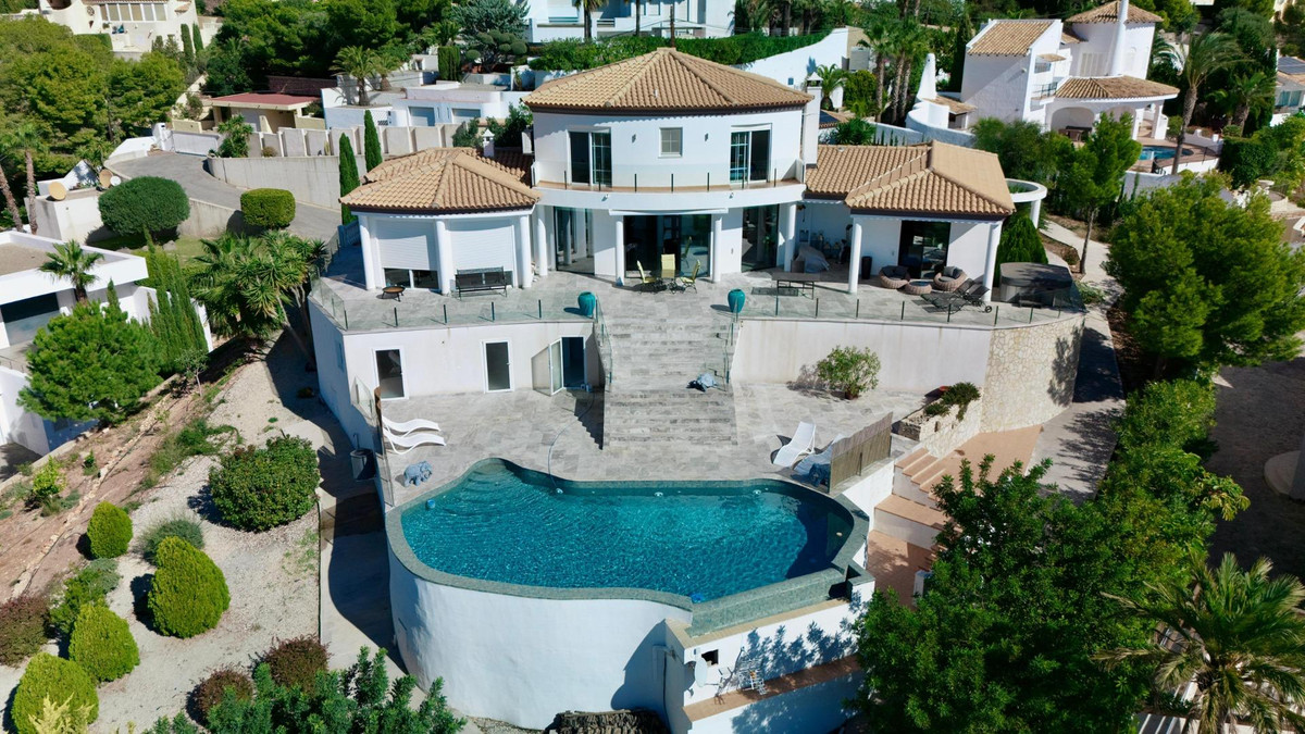 House – Detached Villa in Altea