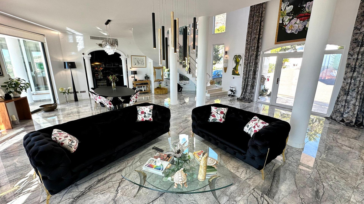 House – Detached Villa in Altea