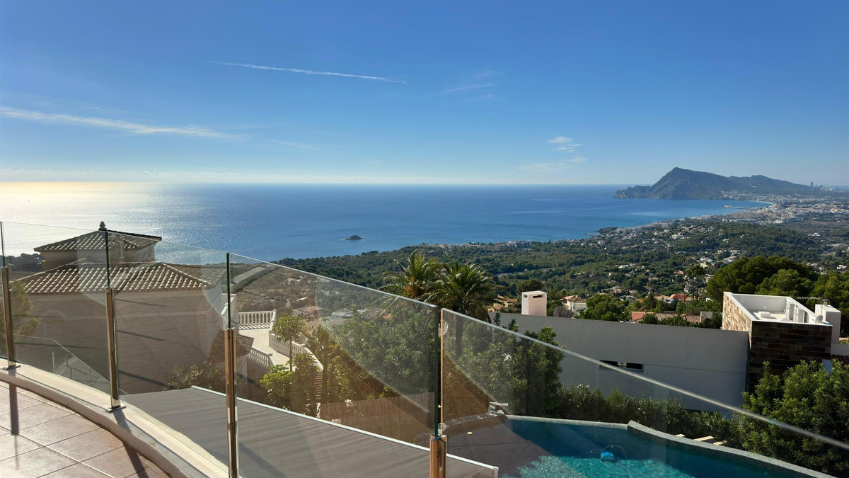 House – Detached Villa in Altea