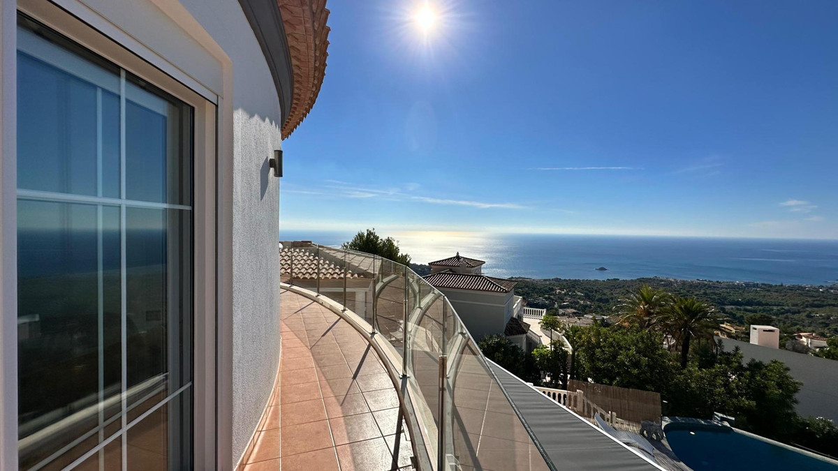 House – Detached Villa in Altea