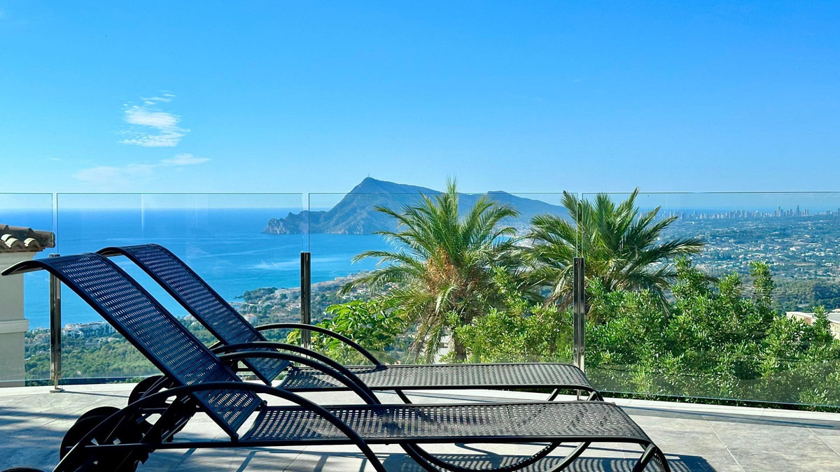 House – Detached Villa in Altea