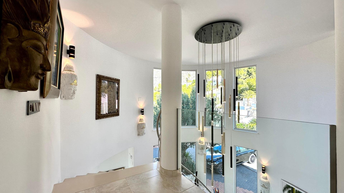 House – Detached Villa in Altea