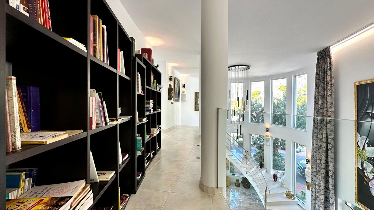 House – Detached Villa in Altea