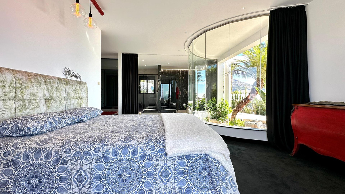 House – Detached Villa in Altea