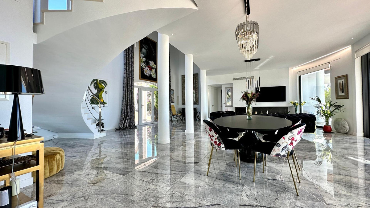 House – Detached Villa in Altea