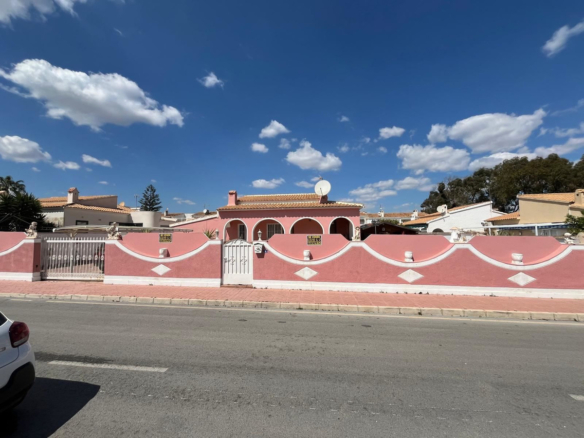 House – Detached Villa in Orihuela