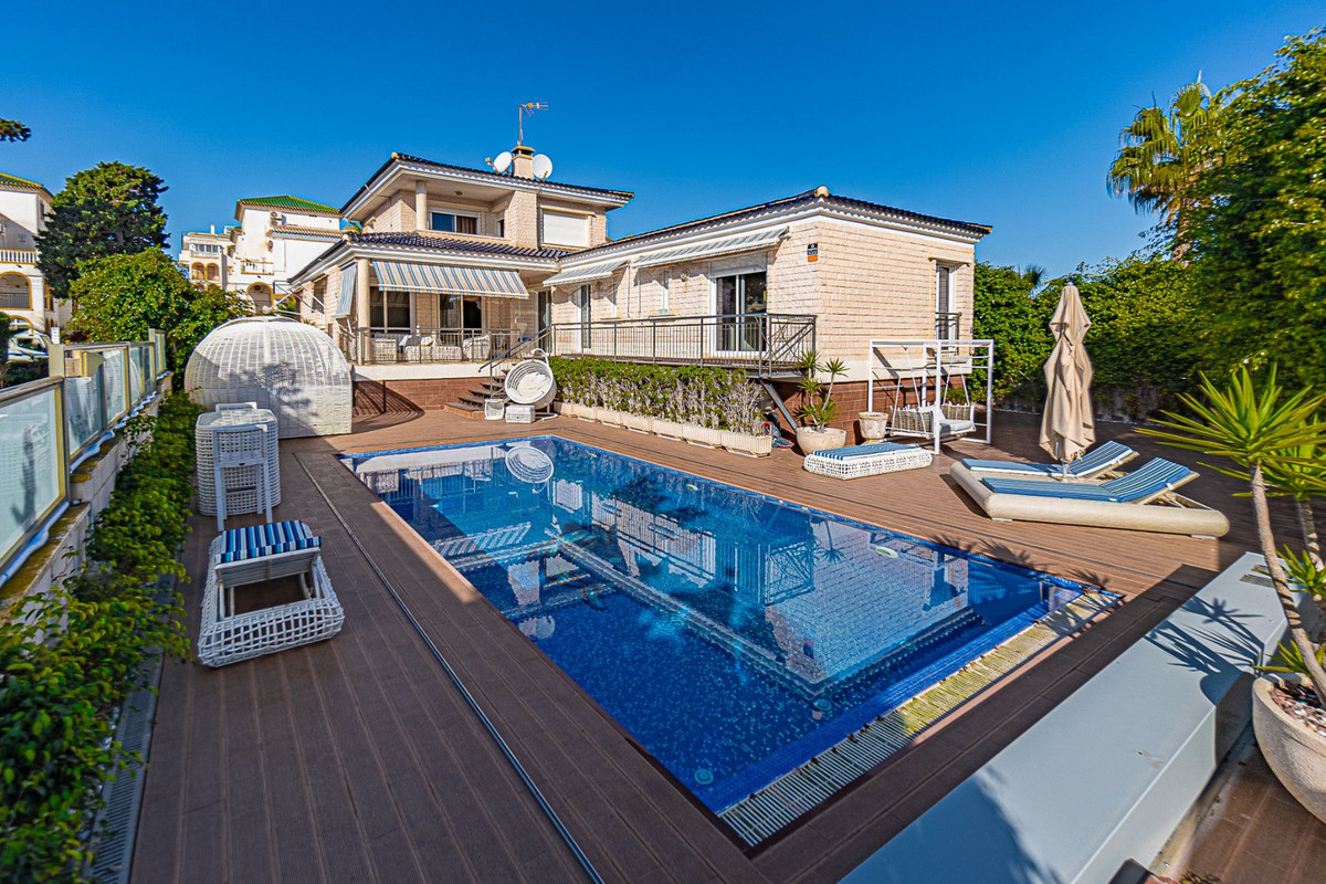 House – Detached Villa in Torrevieja