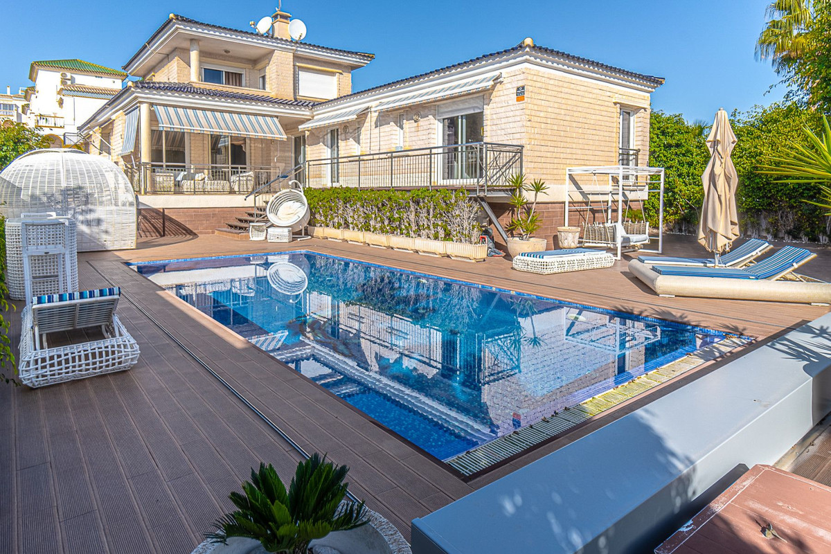 House – Detached Villa in Torrevieja