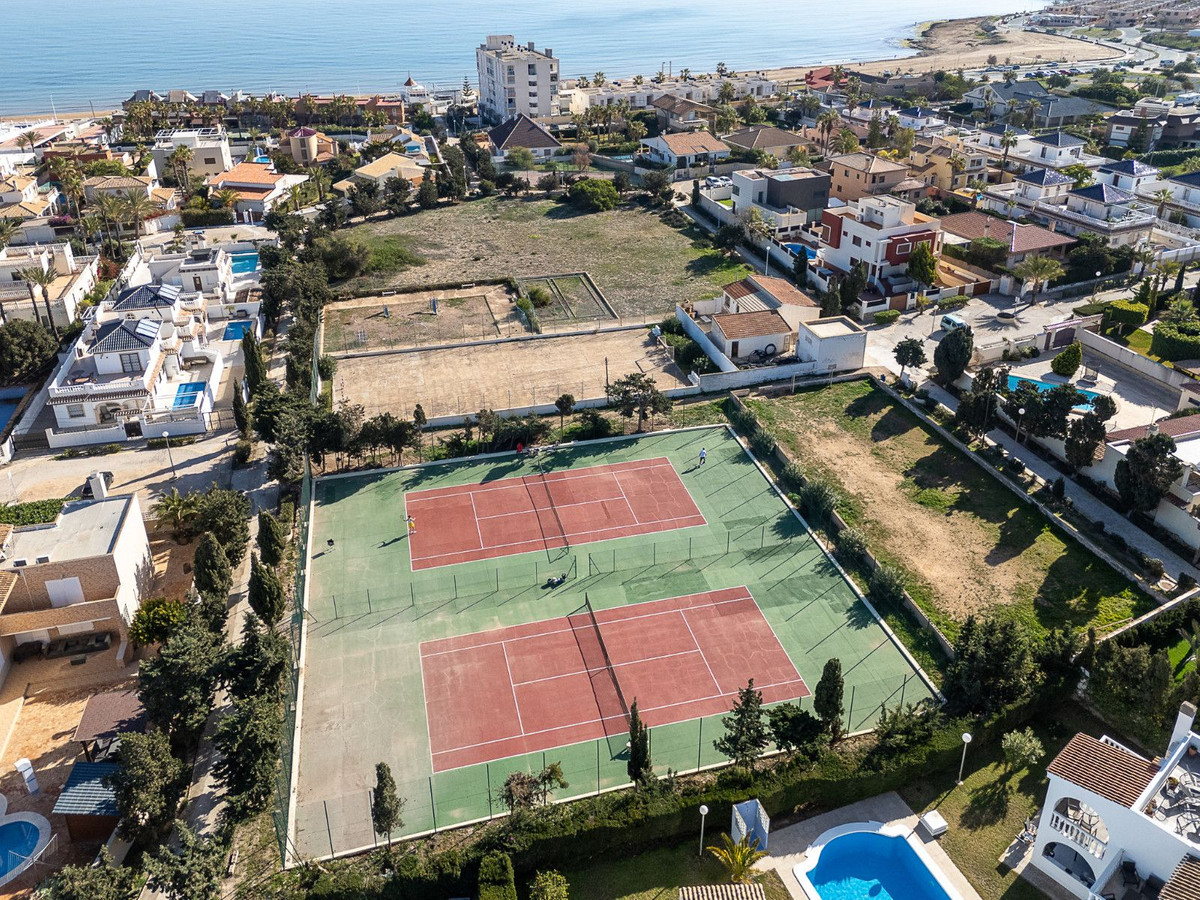House – Detached Villa in Torrevieja