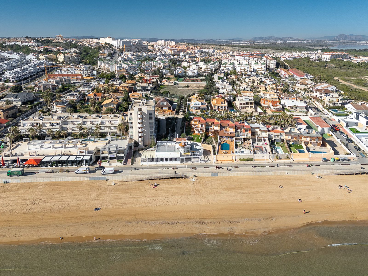 House – Detached Villa in Torrevieja