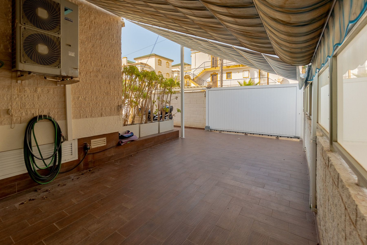 House – Detached Villa in Torrevieja
