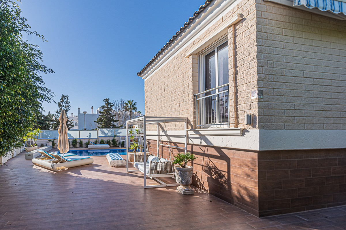 House – Detached Villa in Torrevieja