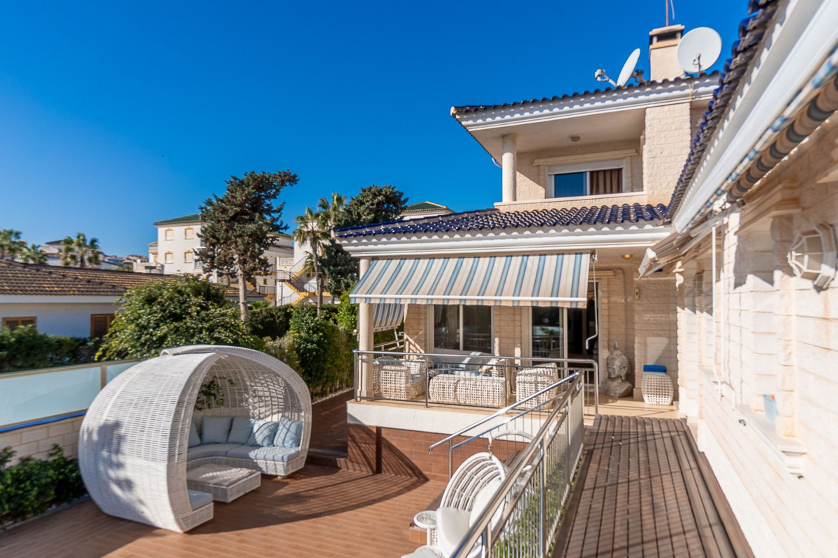 House – Detached Villa in Torrevieja