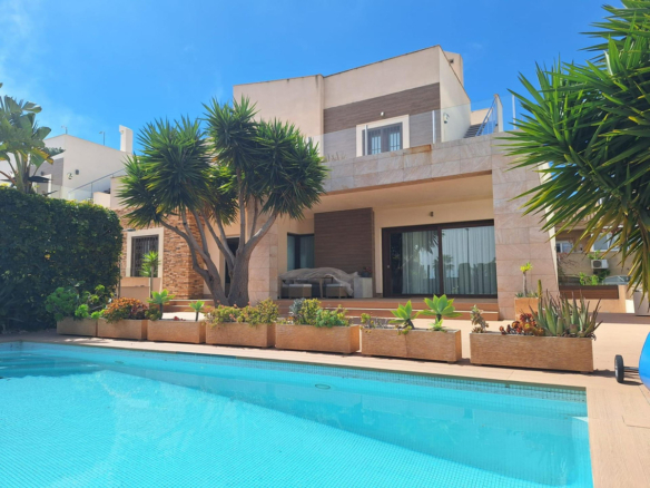 House – Detached Villa in Torrevieja