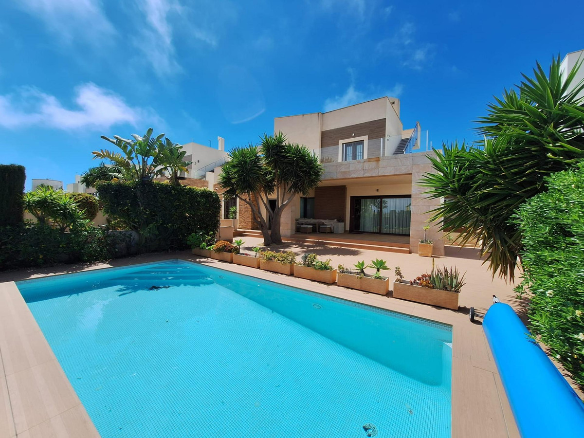 House – Detached Villa in Torrevieja