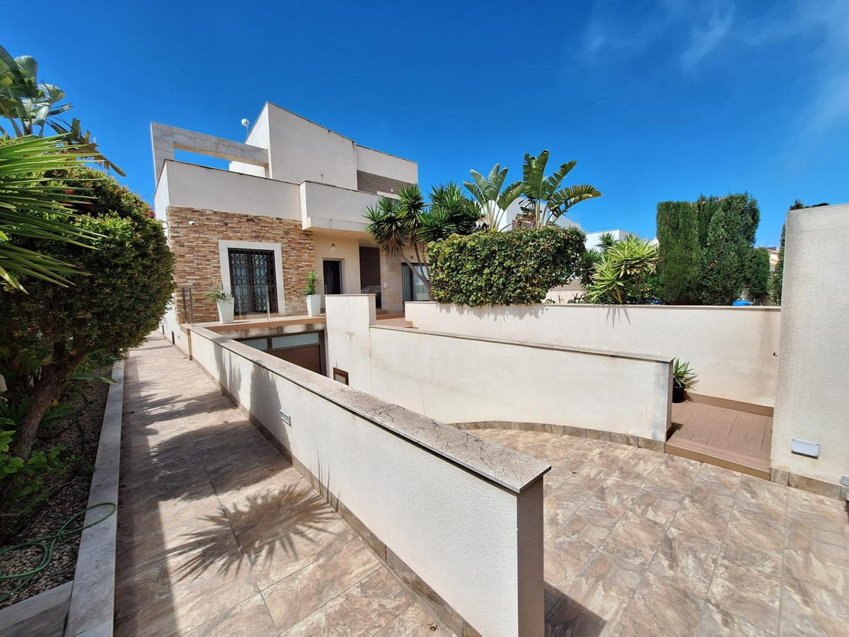 House – Detached Villa in Torrevieja