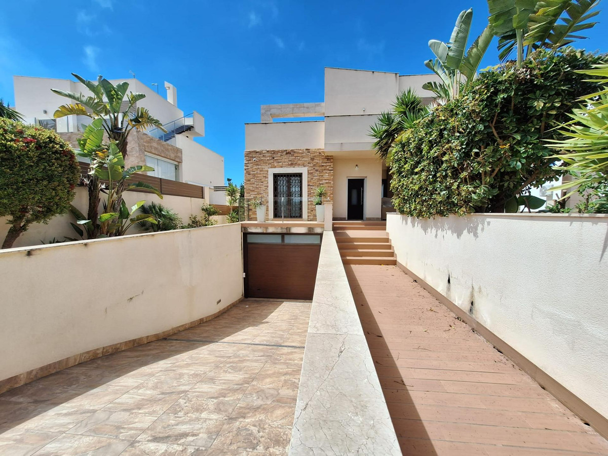 House – Detached Villa in Torrevieja